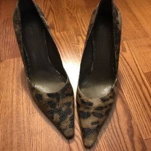 BCBG heels animal print size 6